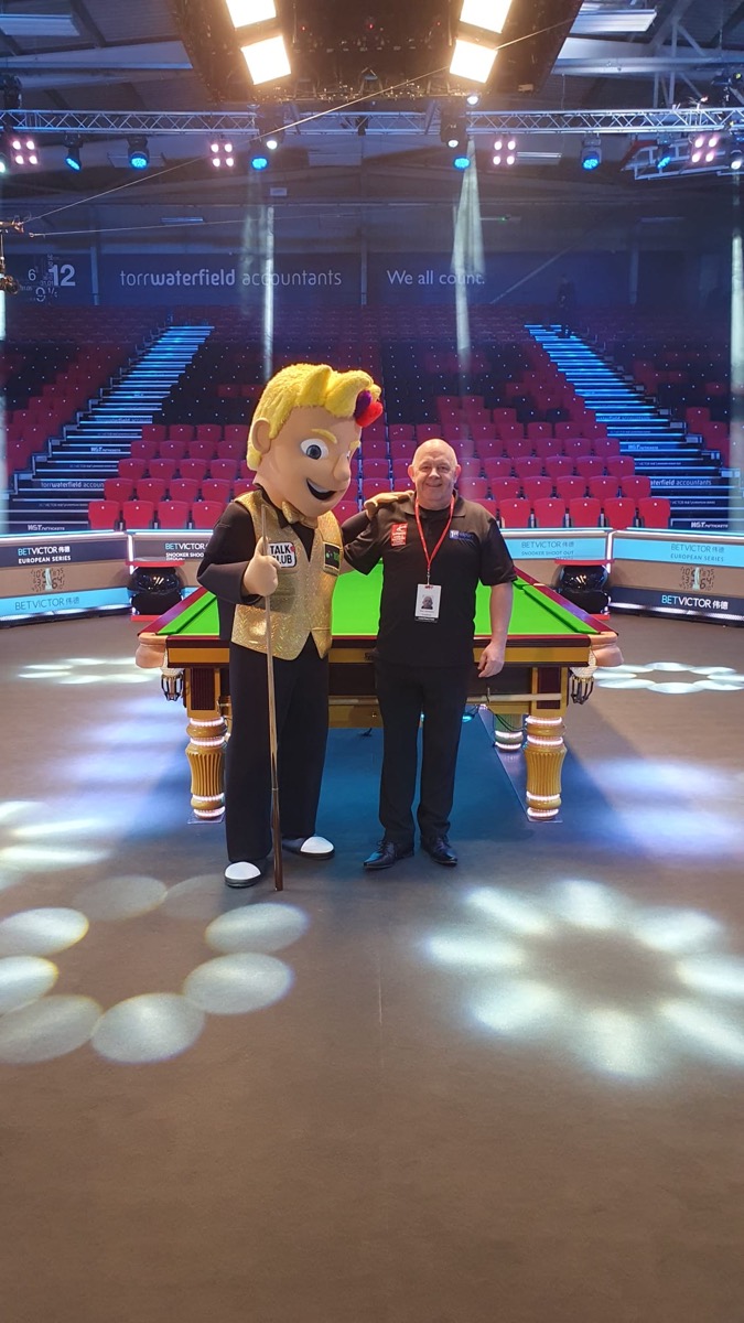 Paul with Johnny Potalot in the Crucible arena, Sheffield
